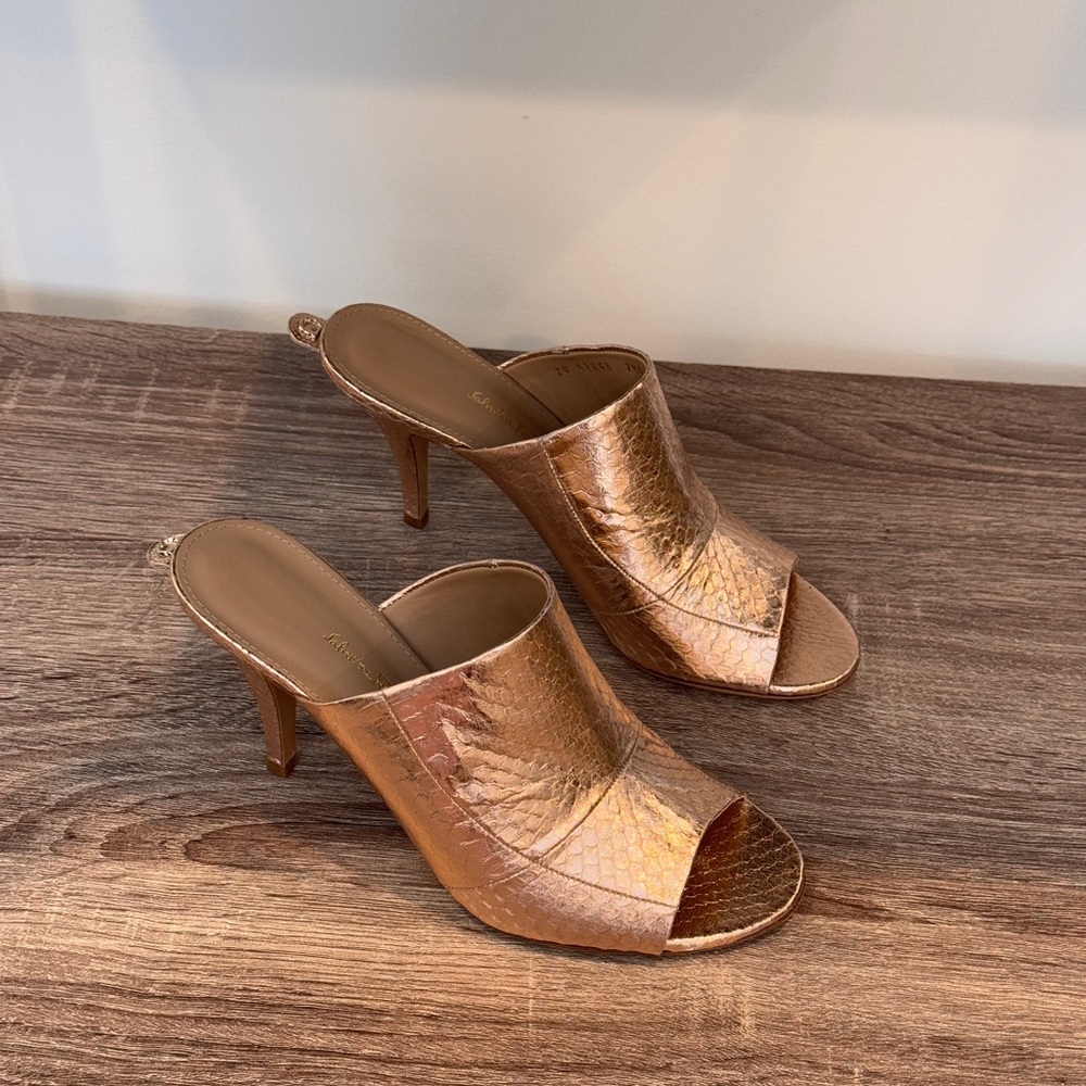 Salvatore Ferragamo Rose Gold Leather Sandal‎ Size 7.5
